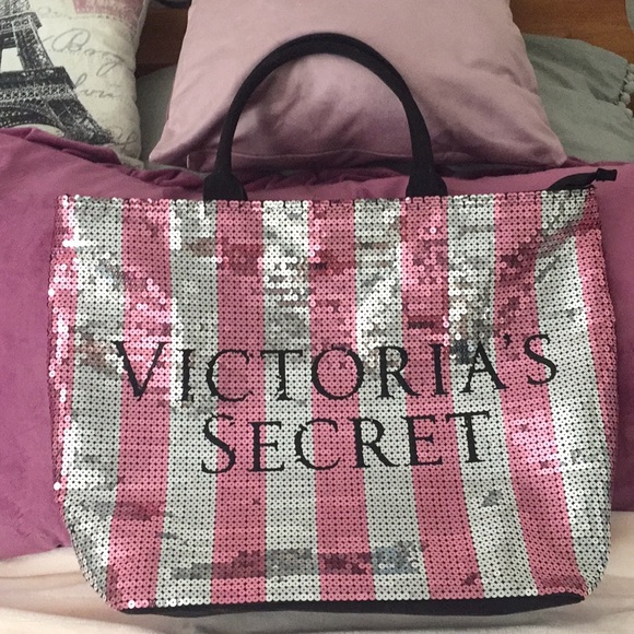 Victoria's Secret Handbags - 💗FREE WITH ANY 2 ITEM PURCHASE💗